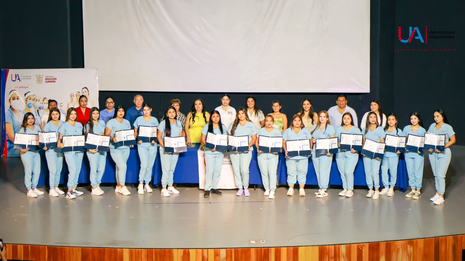 Ceremonia académica de estudiantes de la Universidad Arquímedes